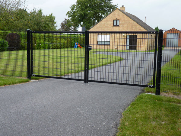 Portail battant G avec remplissage en acier mat - double battant