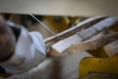 Detail van kastanje vlechtwerk met latafstand 4-5 cm voor een dichte omheining