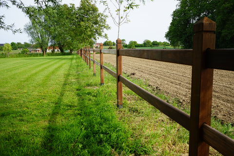 Clôture pour chevaux en bois tropical