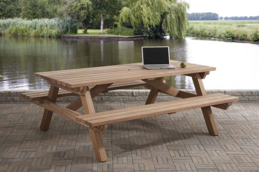 Picknick tafel in tropisch hardhout