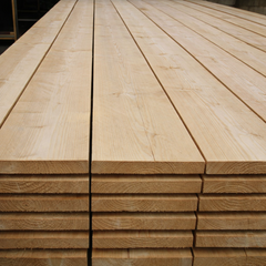 Ongebruikte steigerhout planken 3,2 mm dik en 20 cm breed, ideaal voor meubels, wanden en buitentoepassingen in tuin of interieur.